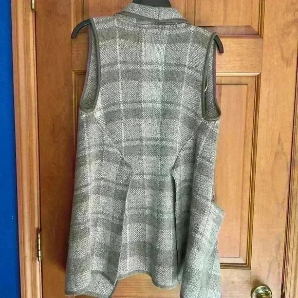 🔥🔥 Perfect For Fall Sweater Vest !! - Picture 5 of 6